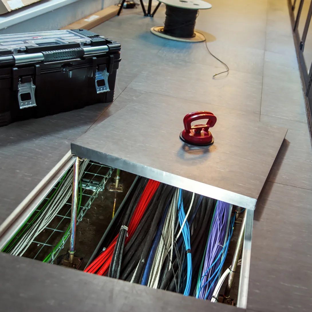 Raised flood with cables